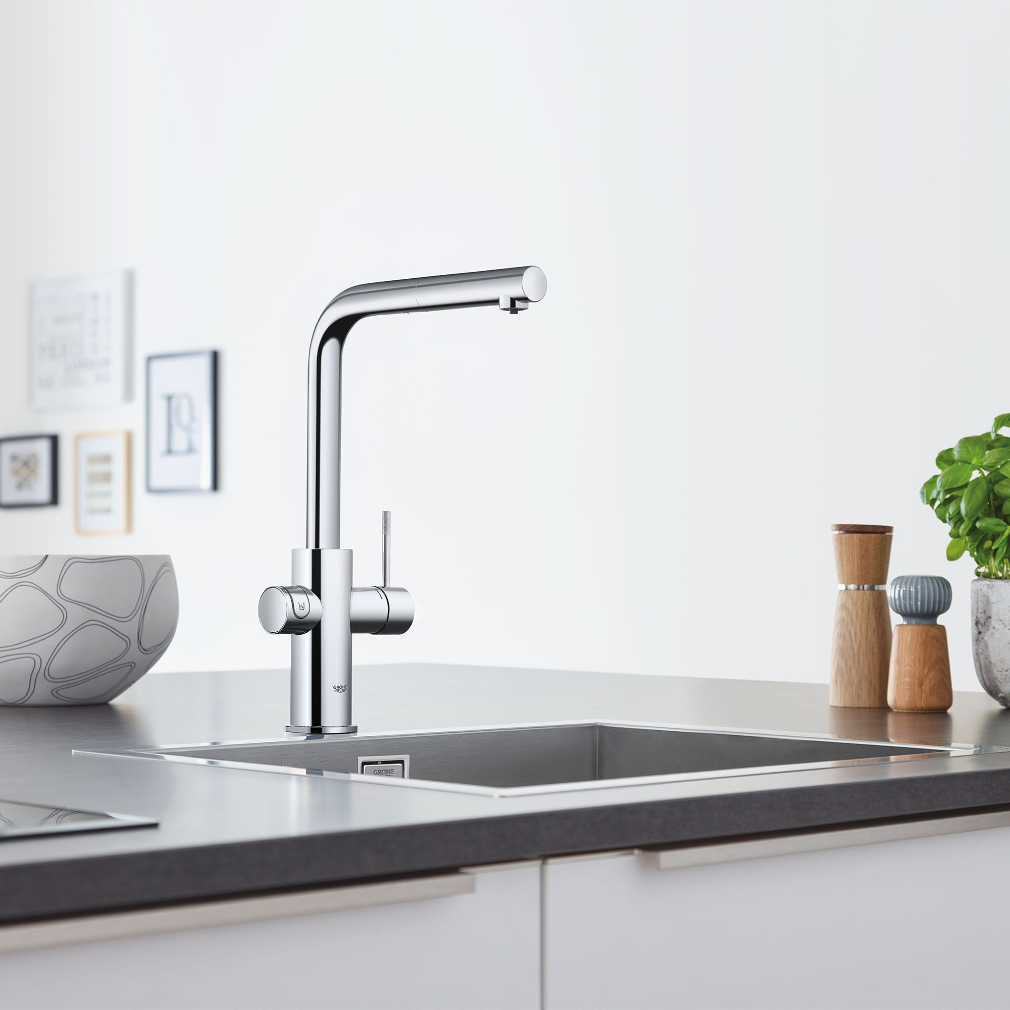 Single-Handle Pull-Out Kitchen Faucet Single Spray 1.75 GPM With Chilled & Sparkling Water